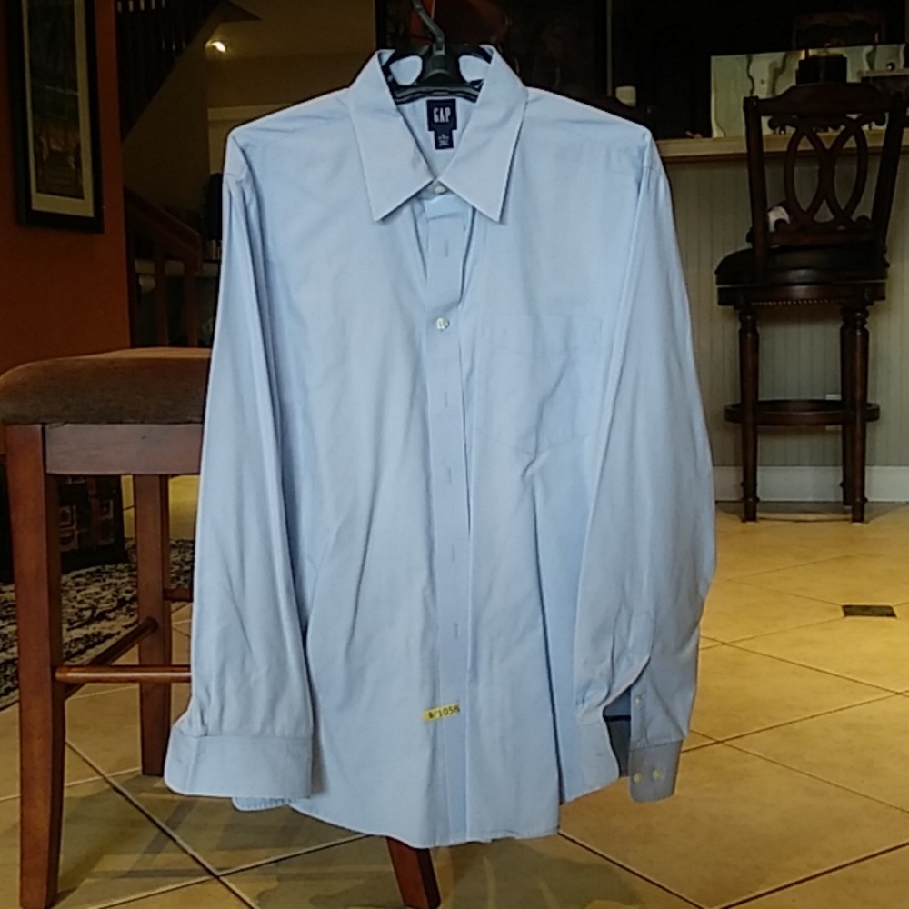 A mens Gap button down dress shirt